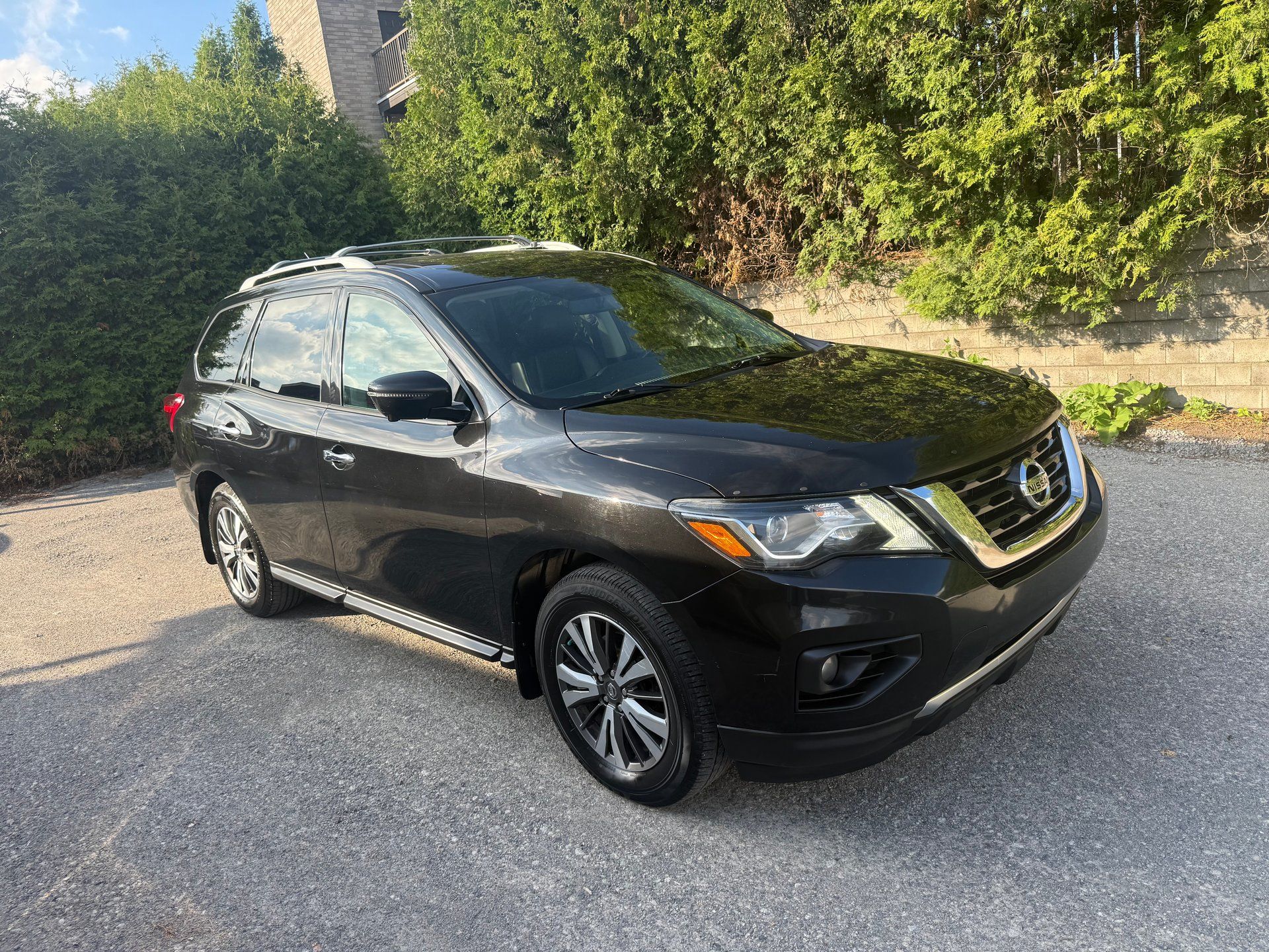 Nissan Pathfinder 2017 - Image 1