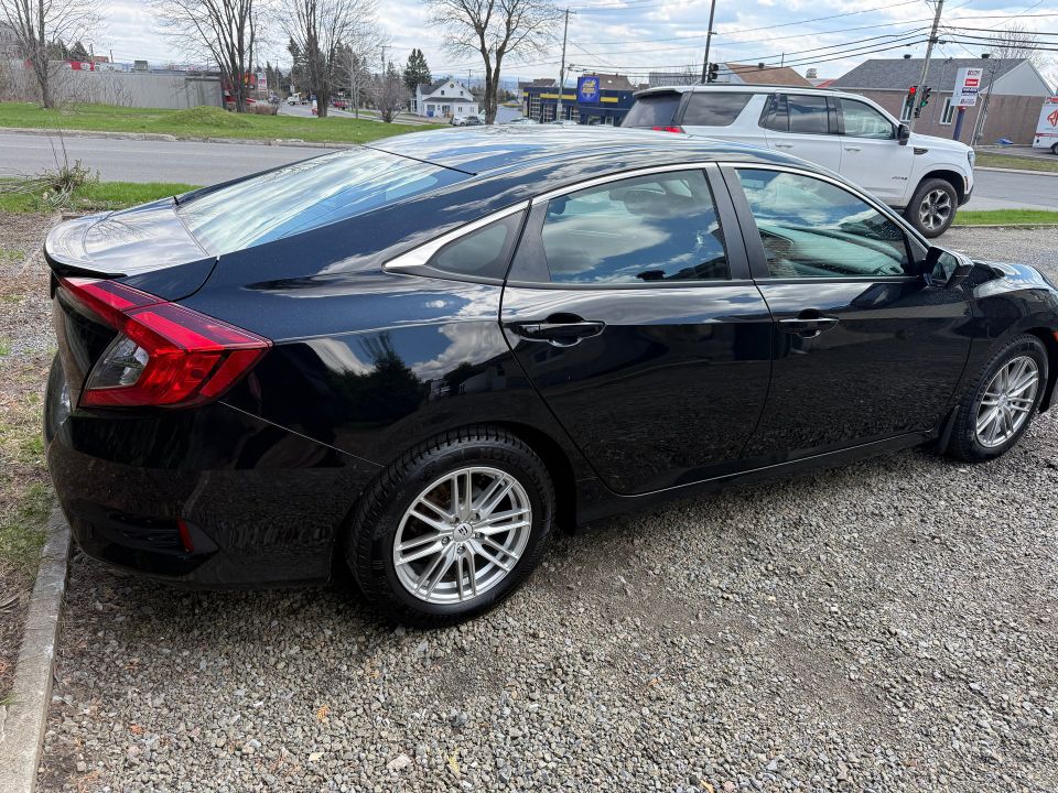 Honda Civic Sedan 2017 - Image 4